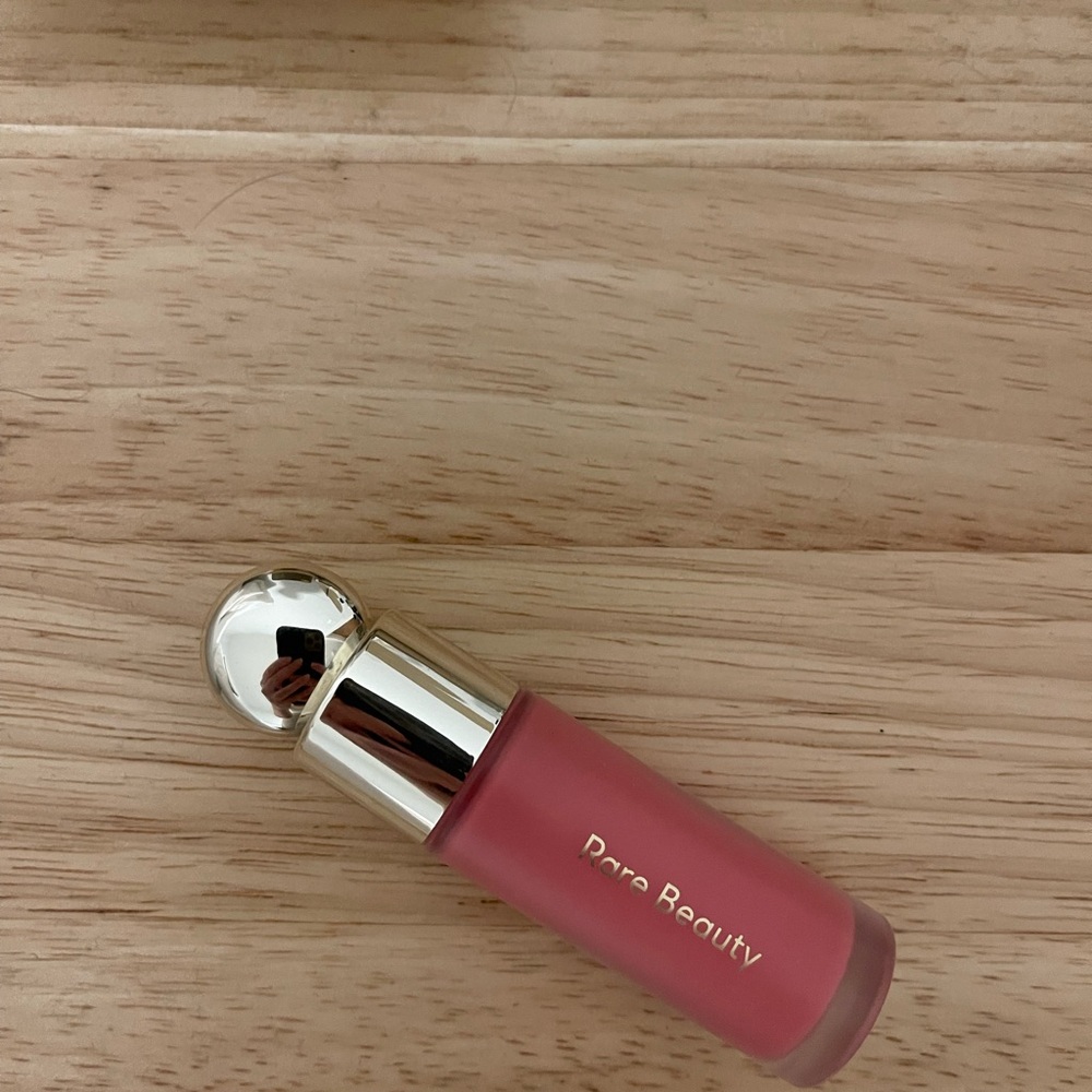 Rare Beauty Soft Pinch liquid blush in color happy